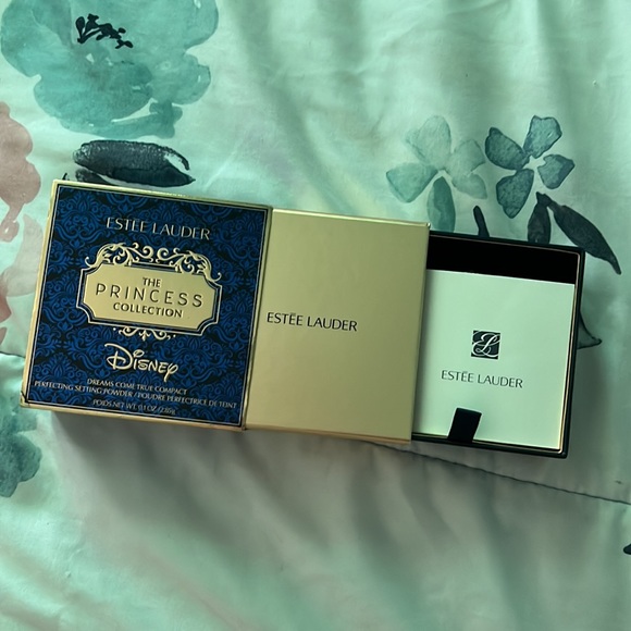 ESTĒE LAUDER “the Disney princess collection” perfecting setting powder - Picture 2 of 5